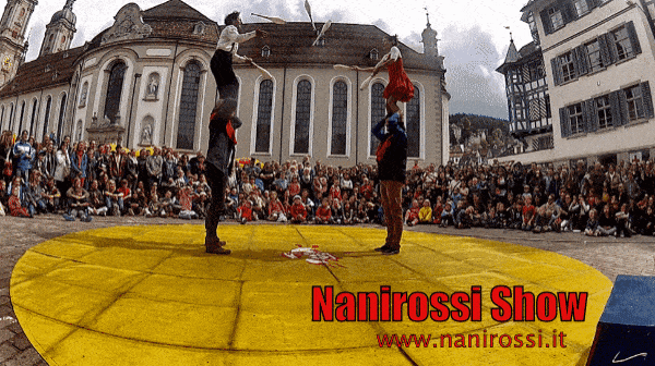 Nanirossi Show (acro comedy street show)
